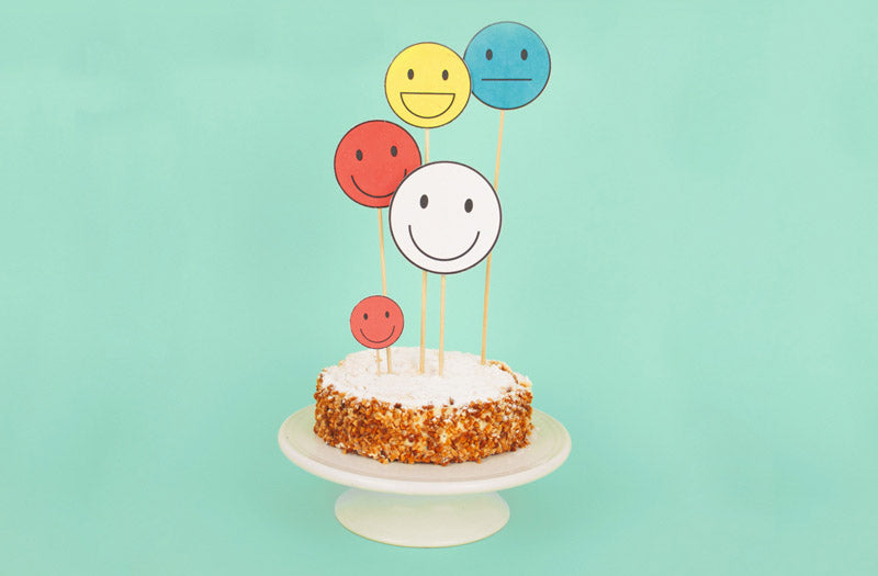 DIY facile et rapide pour décoration gateau d'anniversaire : toppers emoji