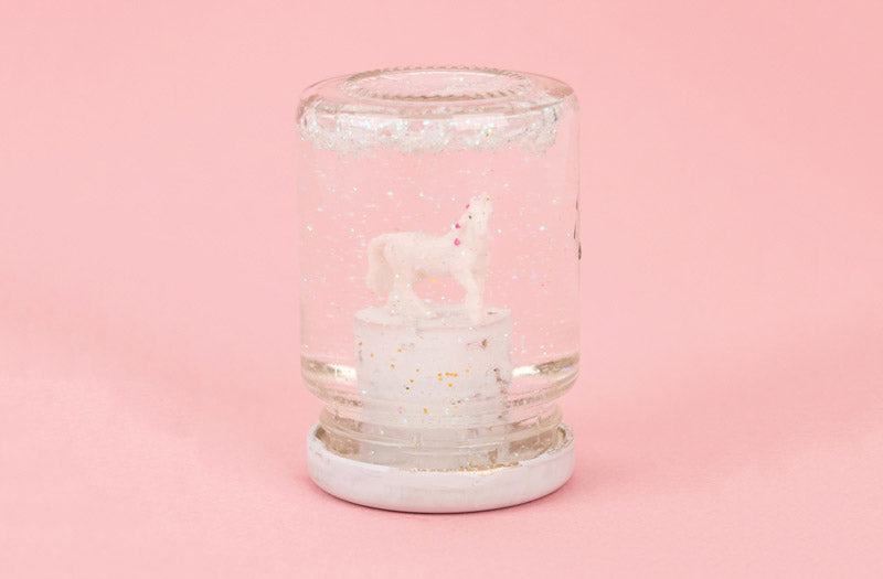 DIY déco anniversaire facile : boule à paillettes licorne