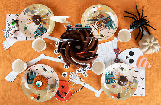 Idee originale pour Halloween : decoration de table halloween avec un squelette