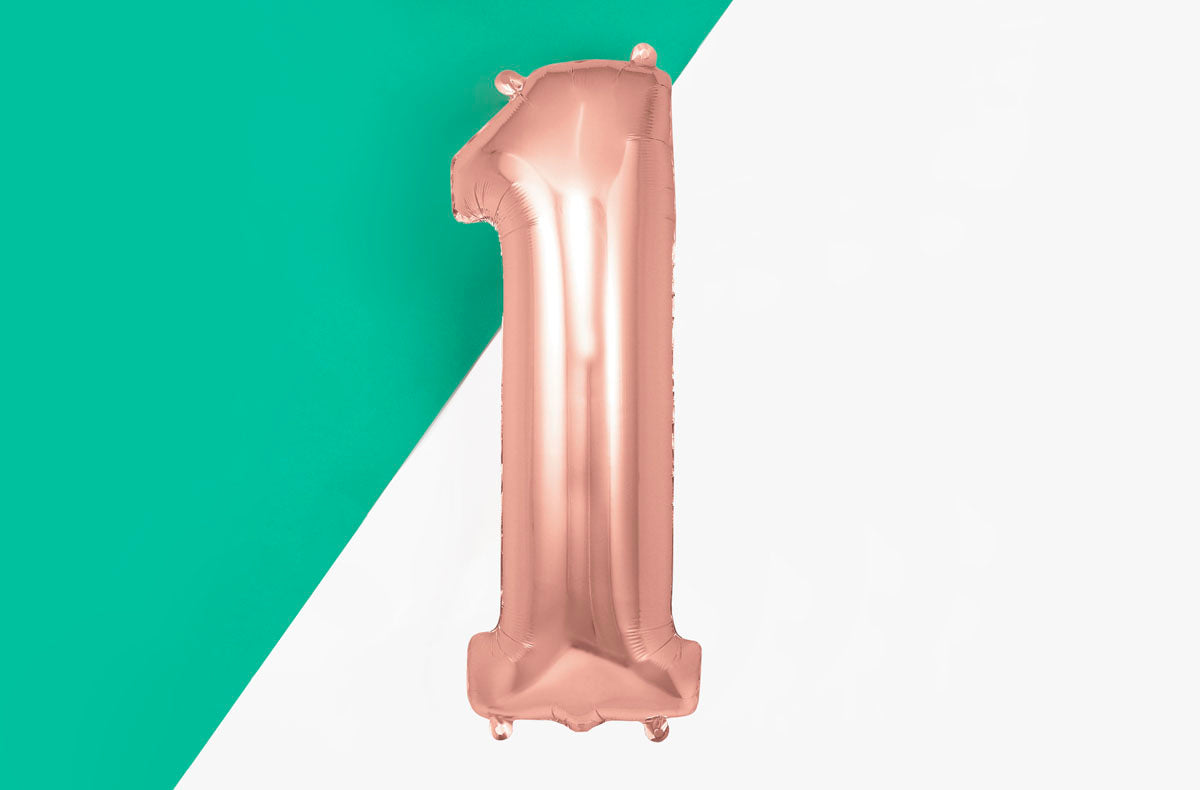 Idées pour anniversaire 1 an avec un ballon chiffre rose doré
