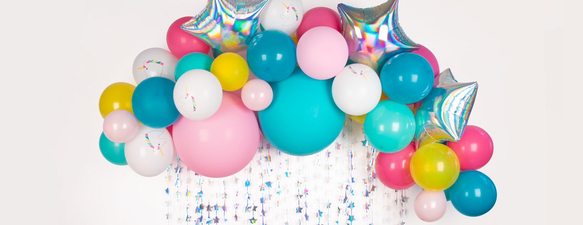 Comment faire une arche de ballons tropicale pour un anniversaire ?