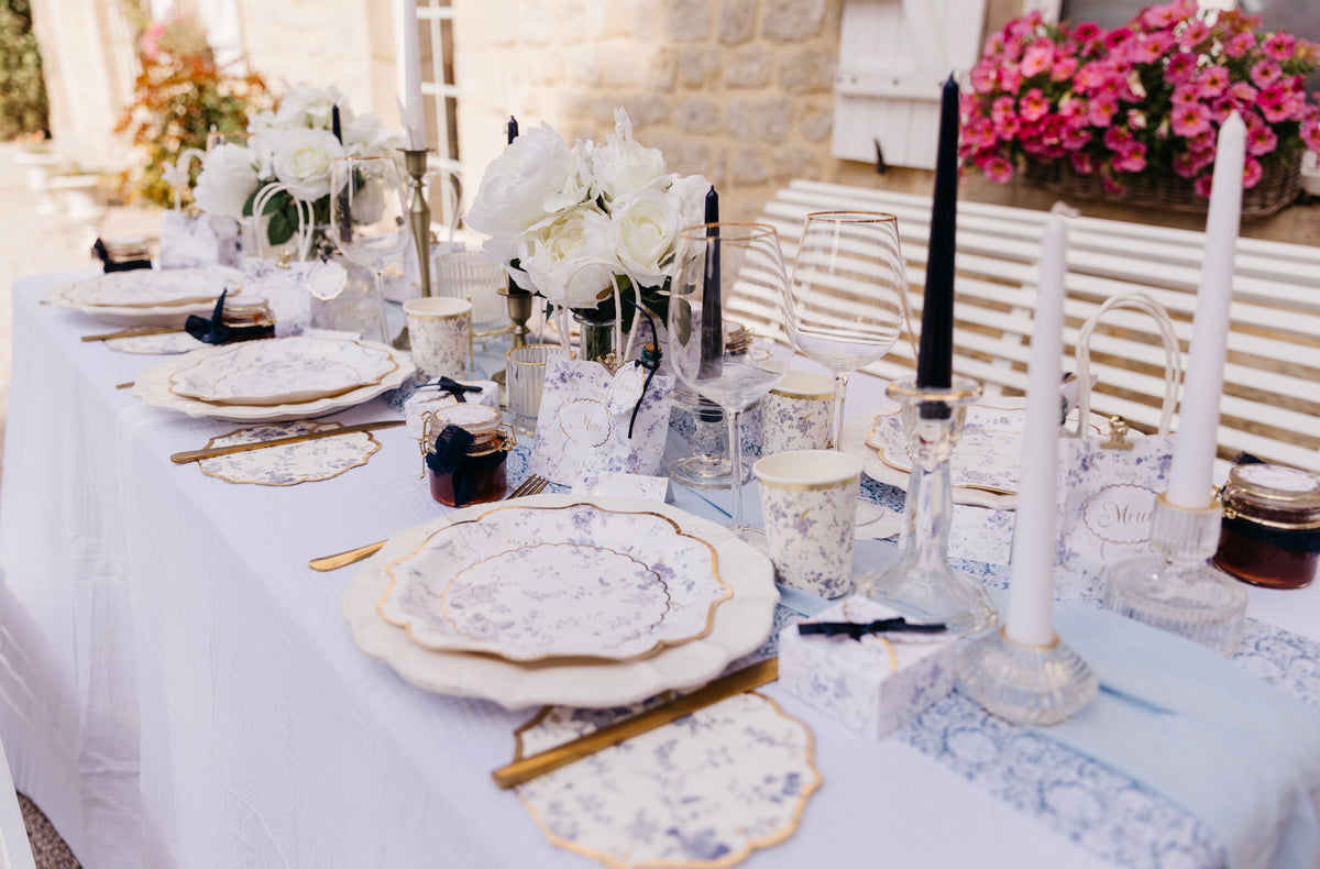 Décoration de table et vaisselle pour baptême