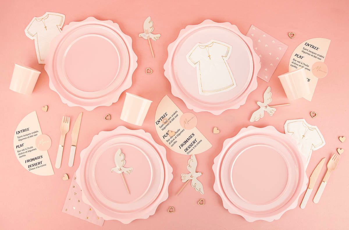 décoration pour un baptême rose, peche et nude