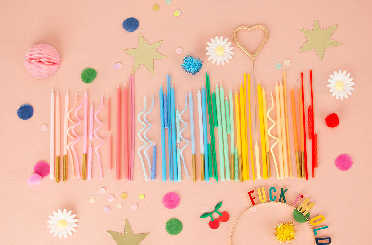 bougies chiffres, personnages, animaux et étincelles pour son gâteau d'anniversaire