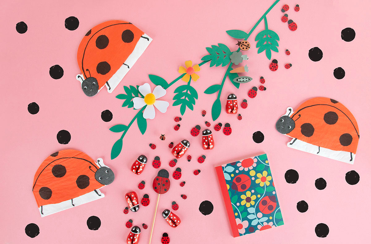 DĂ©coration de fĂȘte sur le thĂšme des insectes et des petites bĂȘtes du jardin