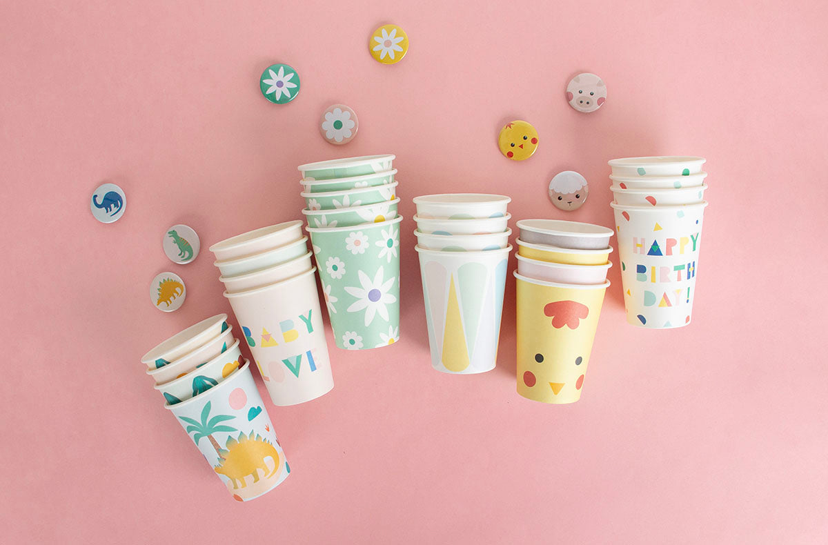 Gobelets en carton pour table d'anniversaire et déco de table