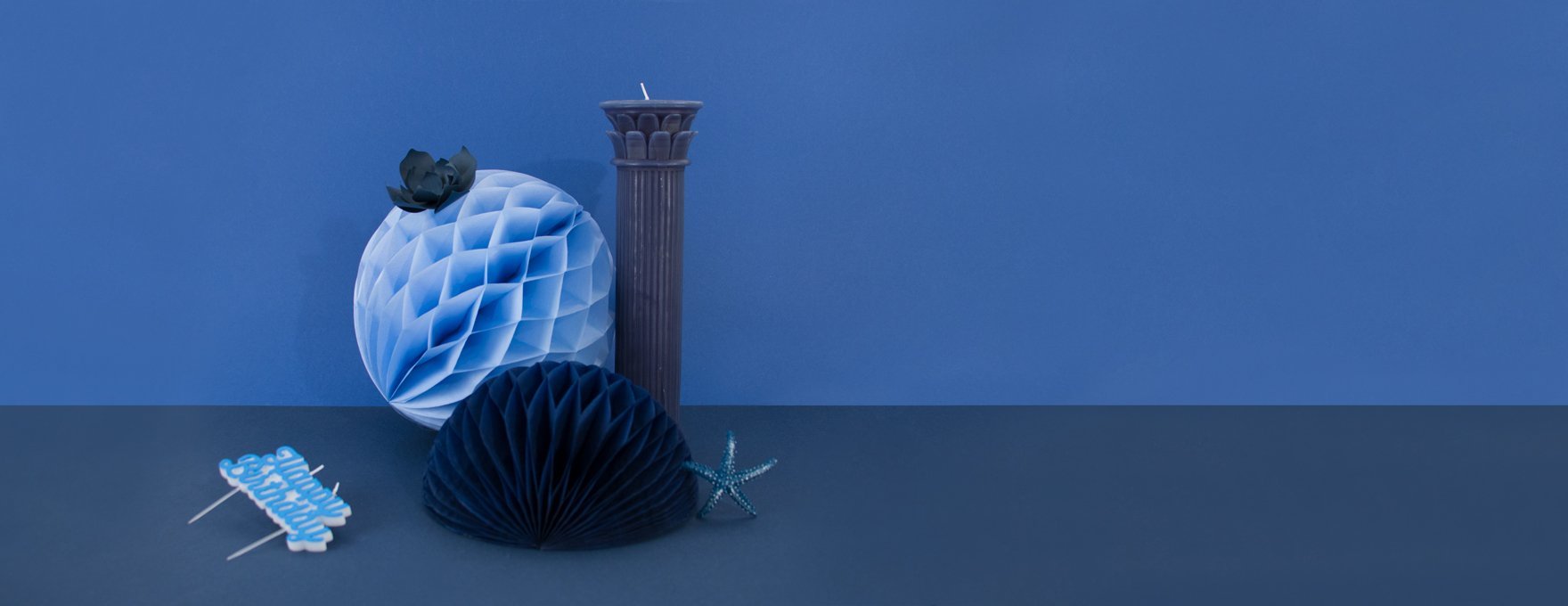 Le bleu est la couleur parfaite pour une baby shower de garçon, un baptême ou encore pour une soirée Mille et Une Nuits.