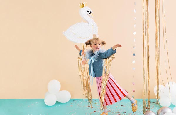 Un anniversaire cygne pour une fête enfant douce et chic