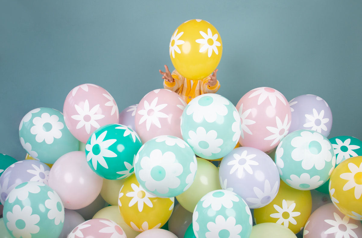 La décoration de fête pour un anniversaire fleuri
