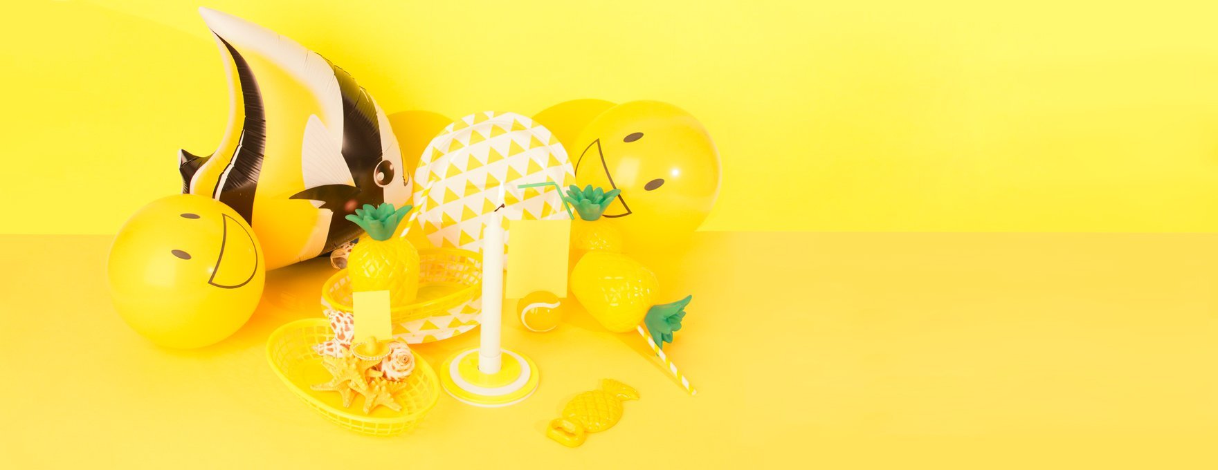 Une déco de fête jaune pour une ambiance ensoleillée.