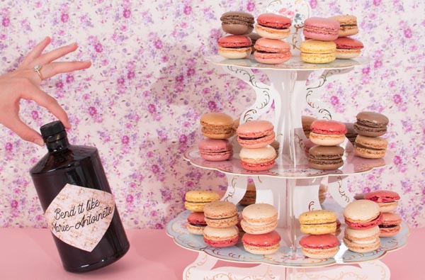 Une soirée digne de Versailles avec notre sélection de décos et déguisements pour une fête à thème Marie Antoinette.