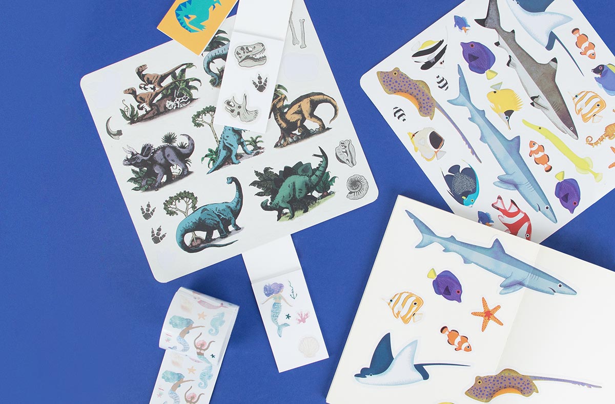 Des stickers pour décorer vos papiers cadeaux.