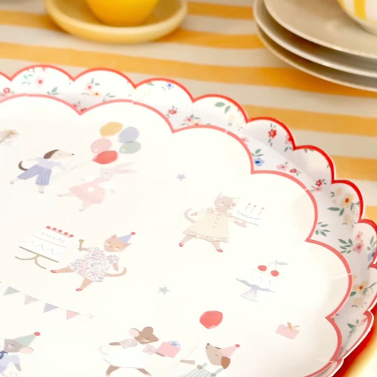 8 assiettes en carton avec tĂȘtes dâanimaux pour baptĂšme