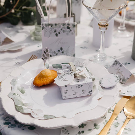 8 assiettes à motifs feuillage, idéales pour un décor champêtre