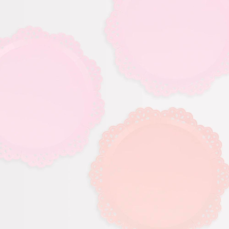 8 assiettes broderie anglaise rose pour anniversaire chic