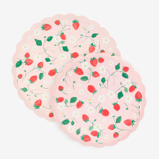 8 assiettes fraises, parfait pour une déco de table