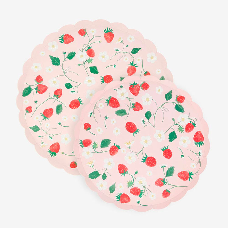 8 assiettes fraises, parfait pour une déco de table