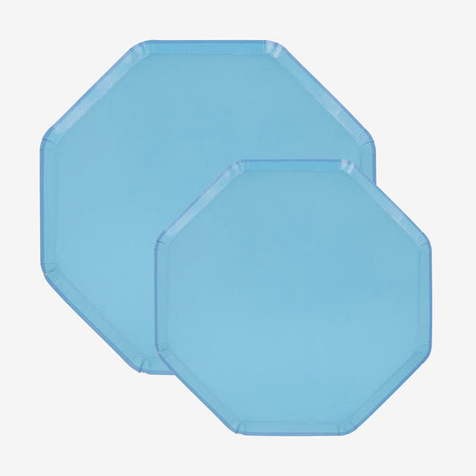 Assiettes en carton bleues, parfaites pour une baby shower