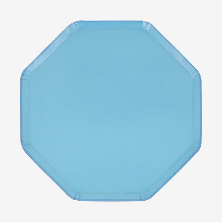 Une touche marine avec ces assiettes bleues pour un thĂšme mer