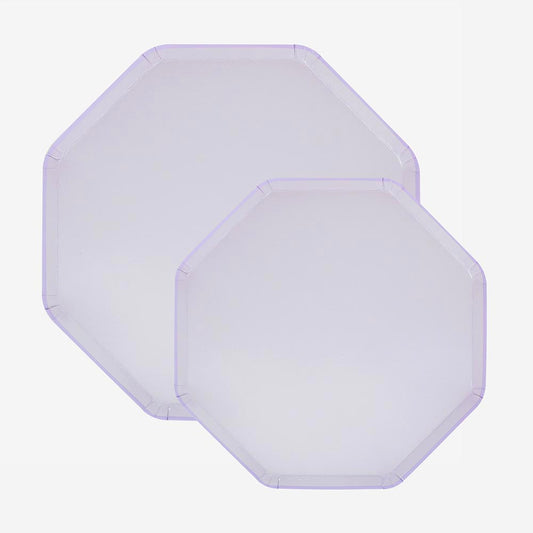 Assiettes en carton mauves, élégantes pour un dîner raffiné