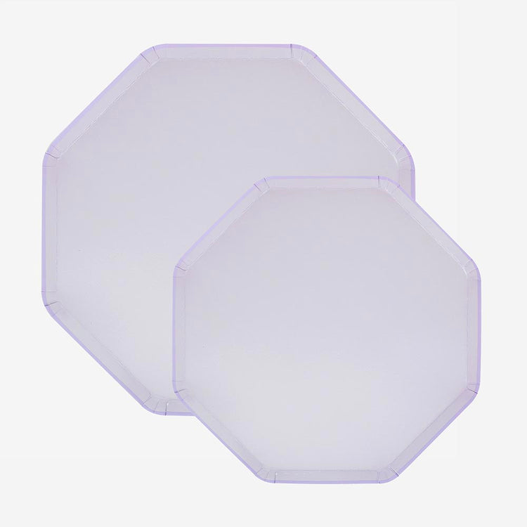 Assiettes en carton mauves, élégantes pour un dîner raffiné