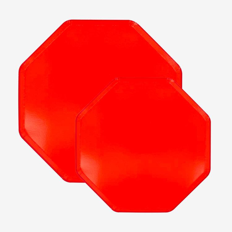 Assiettes en carton rouge tomate, pour un anniversaire super-héros