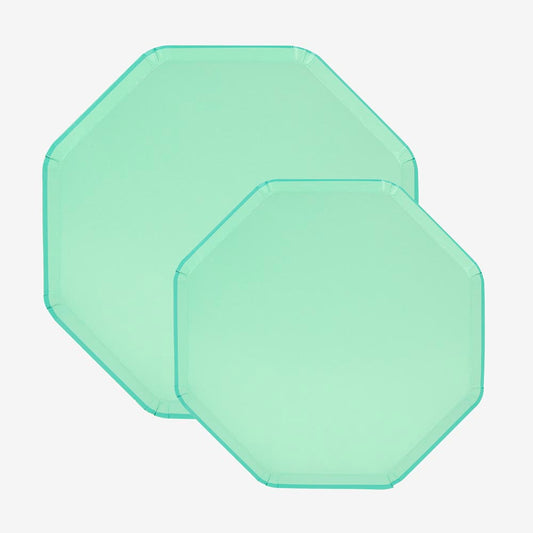 Assiettes en carton vert d'eau, pour une déco printanière et fraîche