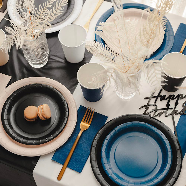 Serviettes en papier bleu : décoration table fête