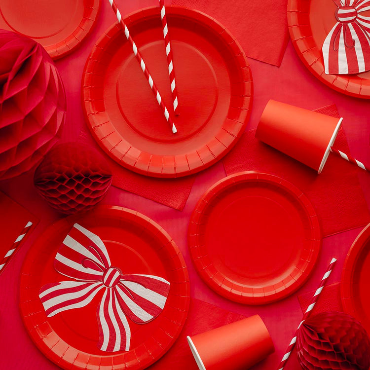 Serviettes rouges : décoration anniversaire