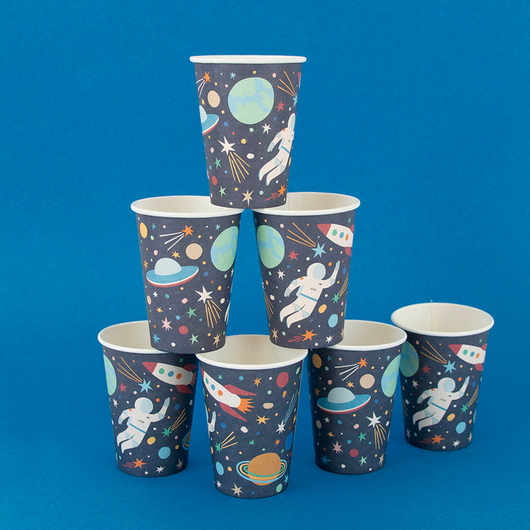 Vaisselle astro pour fĂȘte intersidĂ©rale enfant