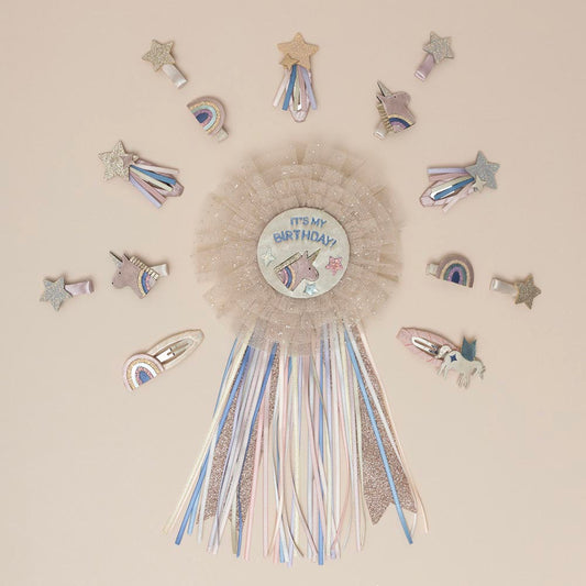 1 badge licorne à franges : cadeau happy birthday