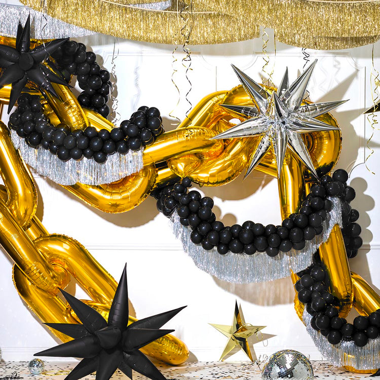 Décoration Nouvel an 2023 noir et or pour soirée chic