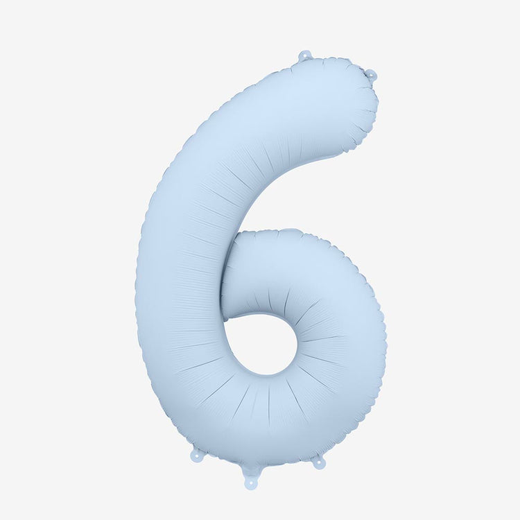 Ballon chiffre bleu pour une déco de table douce