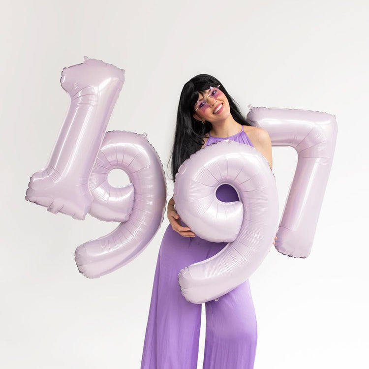 Ballon géant chiffre mauve idéal pour une déco de baby shower