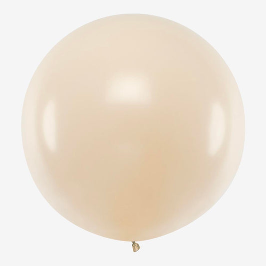 Un ballon géant nude pour un anniversaire tout en douceur !