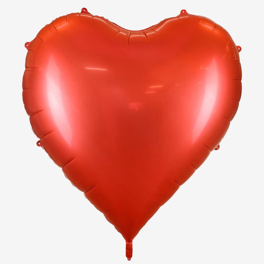 Ballon coeur rouge gigantesque idéal pour une décoration thème coeur