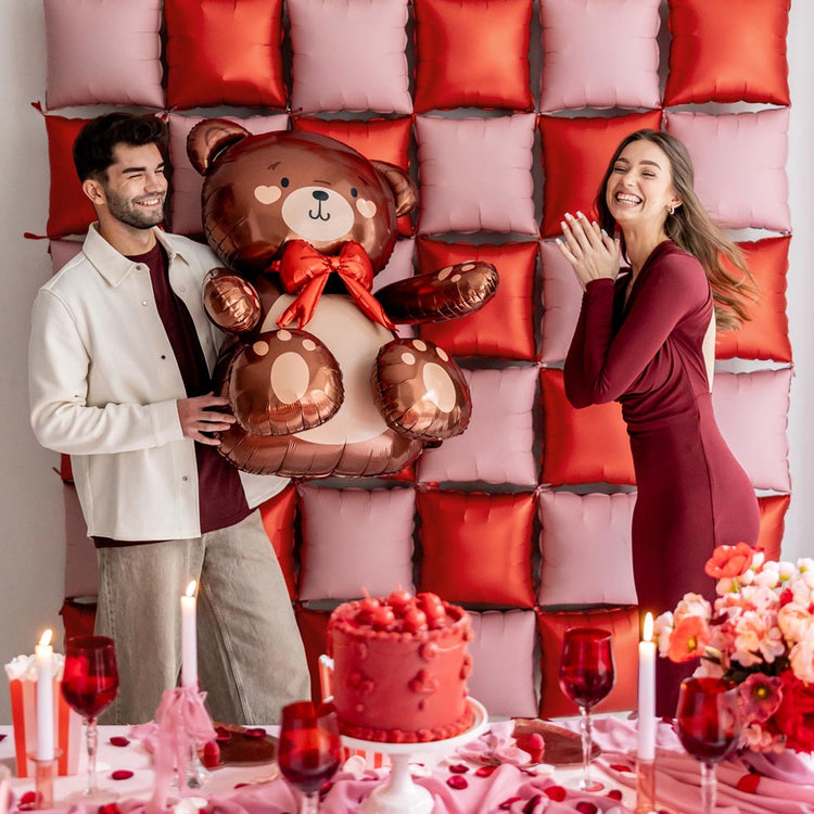 Ballon ourson noeud rouge mignon pour décorer lors de la Saint-Valentin