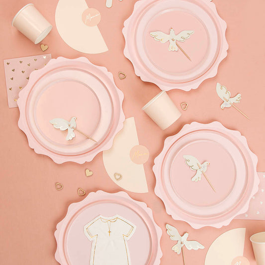 Vaisselle rose poudré parfaite pour baptême ou goûter chic