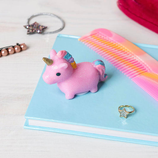 1 baume à lèvre pour une pochette surprise anniversaire licorne