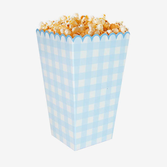 8 boites à popcorn vichy bleues pour une table de bonbons de bapteme