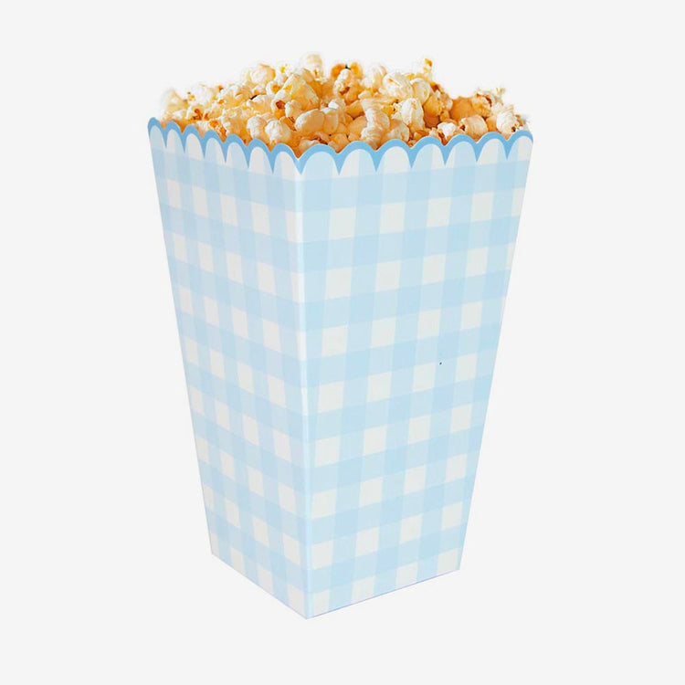8 boites à popcorn vichy bleues pour une table de bonbons de bapteme