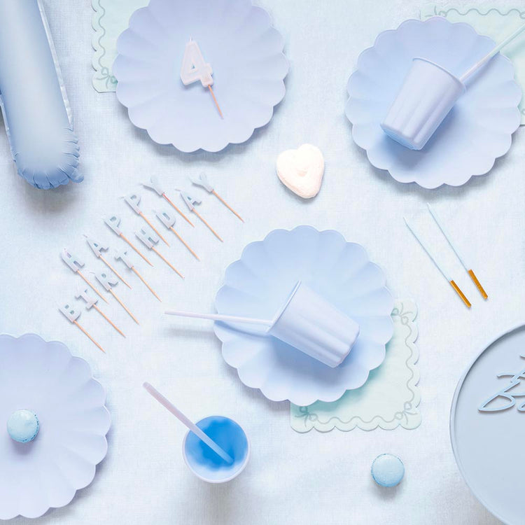 Bougies bleu pastel avec message Happy Birthday pour baby shower