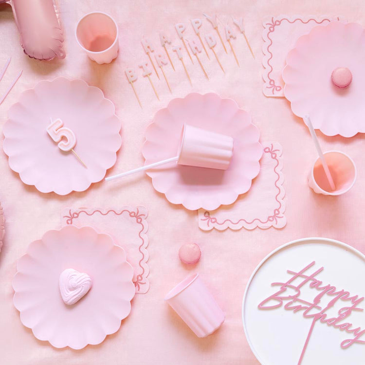 Bougies Happy Birthday rose tendre, pour goûter d'anniversaire fille