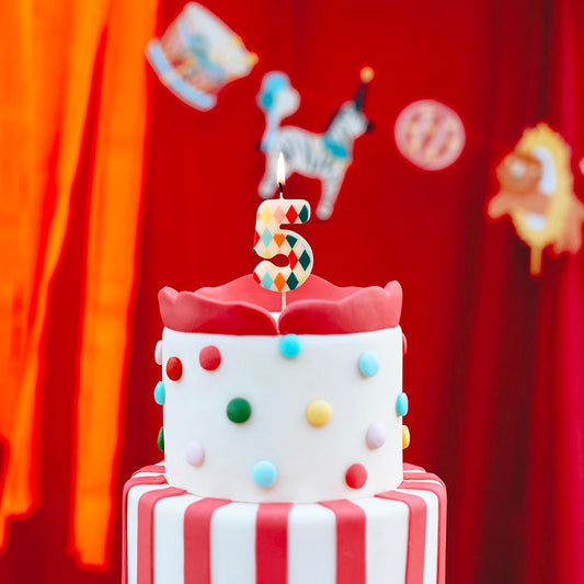 Bougie à losanges colorés, parfaite pour fête cirque