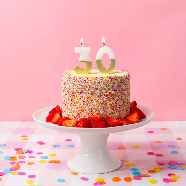 Chiffre 30 en doré, bougies chics pour célébration adulte