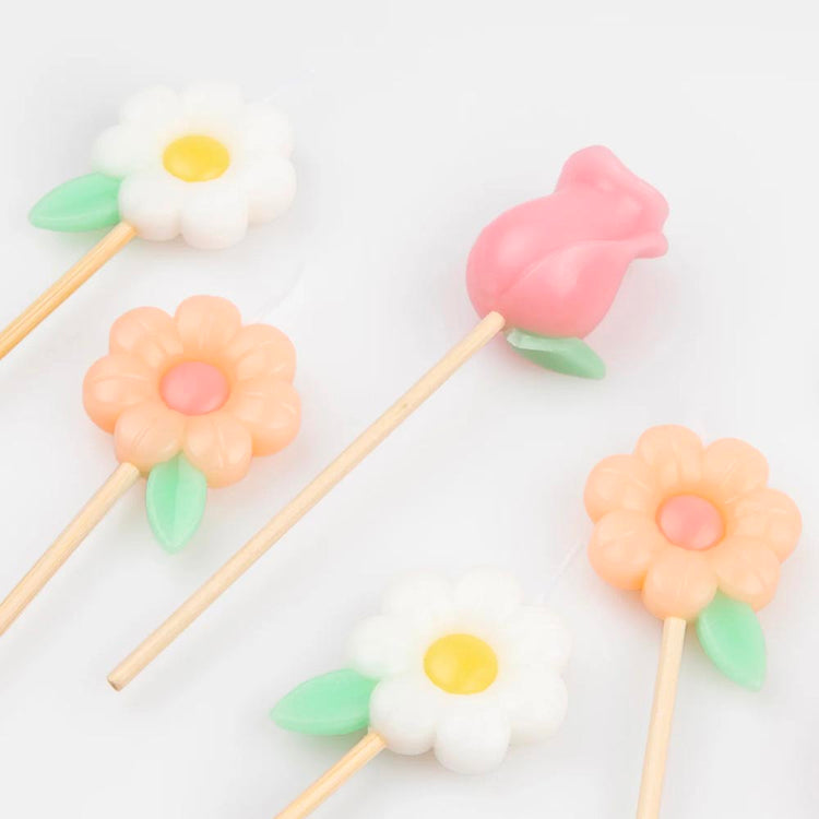 Bougies en forme de fleurs, idĂ©ales pour fĂȘte printaniĂšre