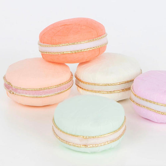 5 macarons surprises Ladurée - idee cadeau invité bapteme