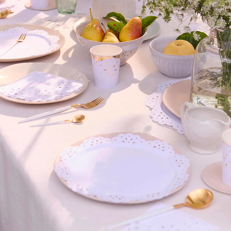 Serviettes imprimĂ© broderie, chic pour table de fĂȘte