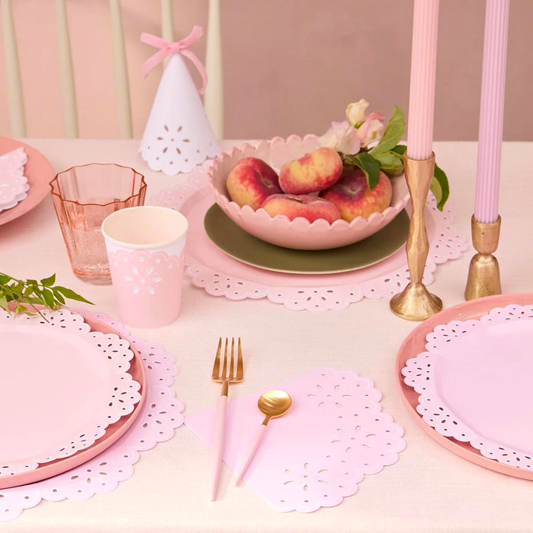 Serviettes rose pastel, touche romantique pour réception