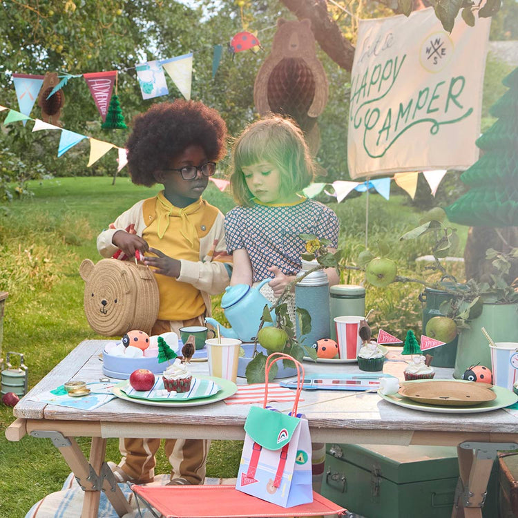 Sapin et ours en papier alvéolé, déco douce de forêt